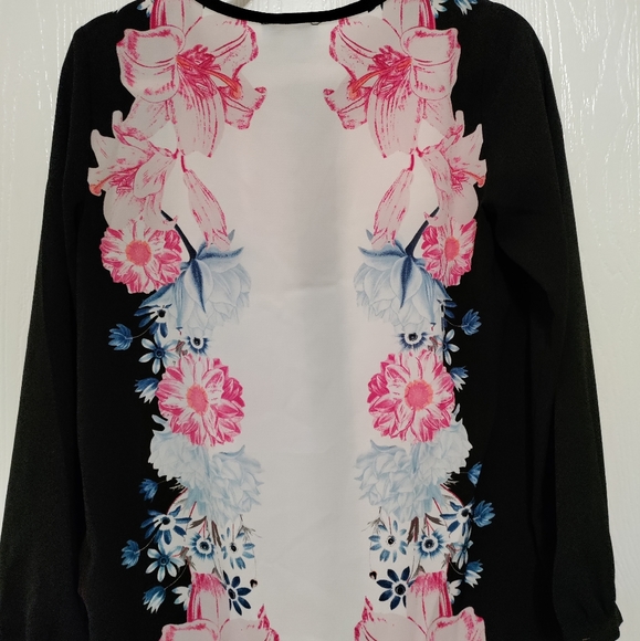 Beautiful CeCe top - Picture 3 of 6